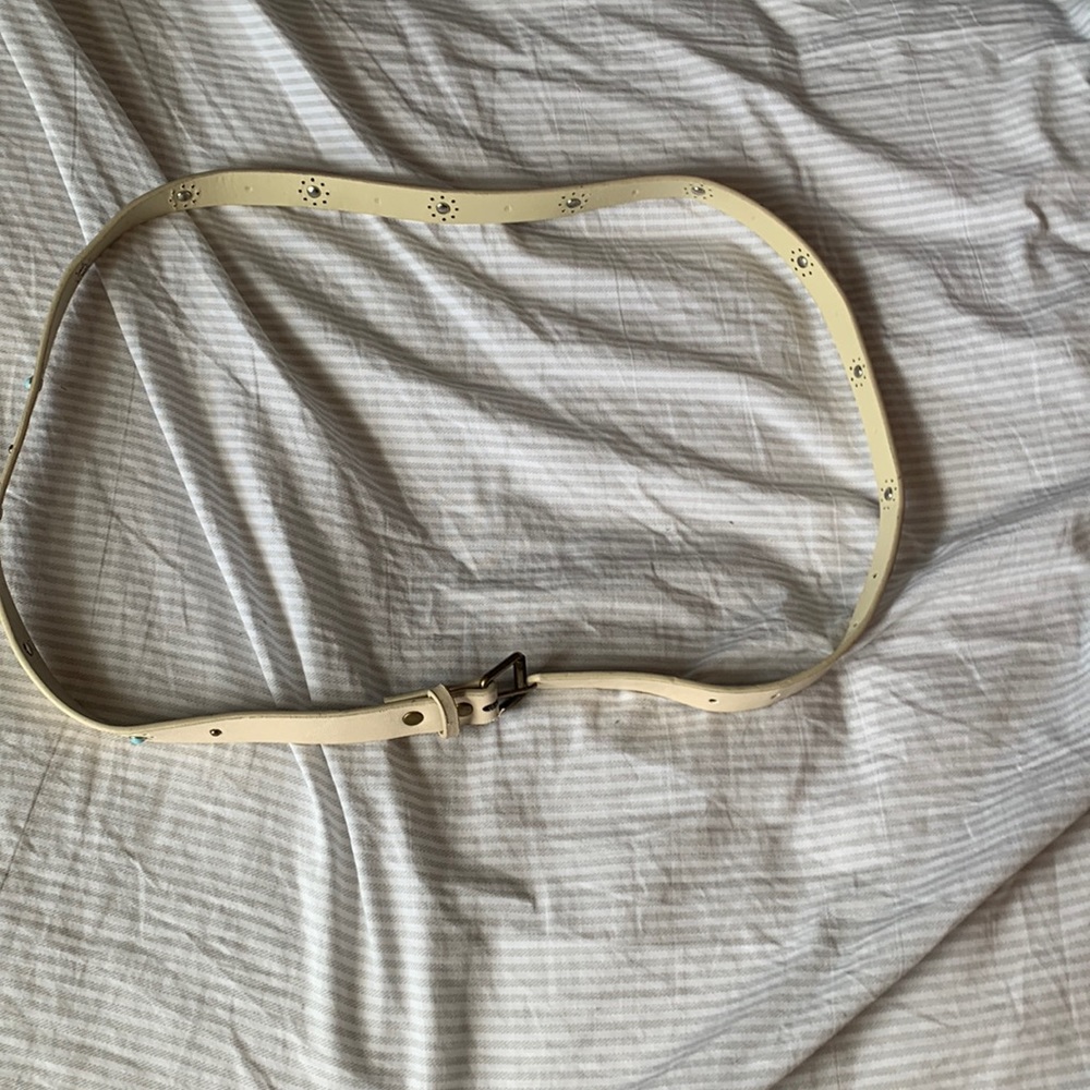 white and blue belt